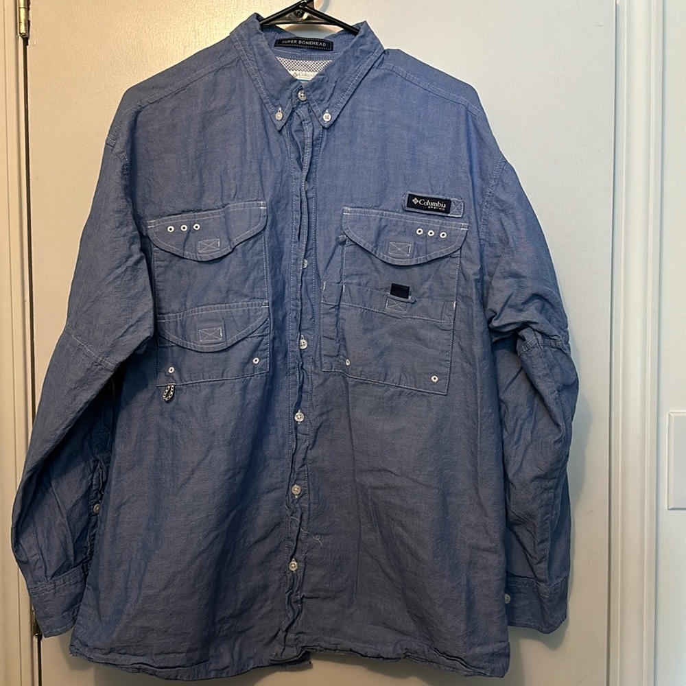 Size M Columbia fishing shirt